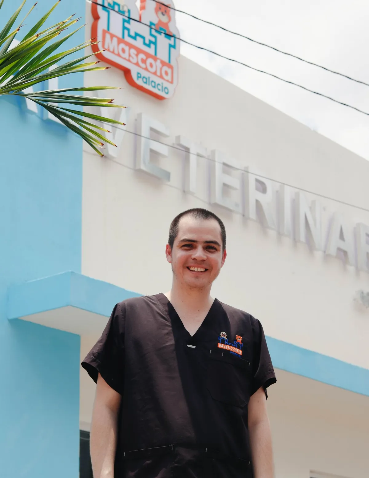 Nuestro equipo afuera de las instalaciones de Hospital Veterinario Mascota Palacio